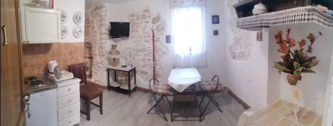 Apartment Giulio - 10Mt To The Beach Rovigno Esterno foto